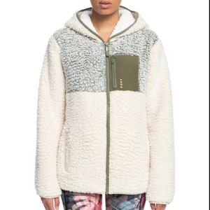 New without tag Roxy sherpa jacket